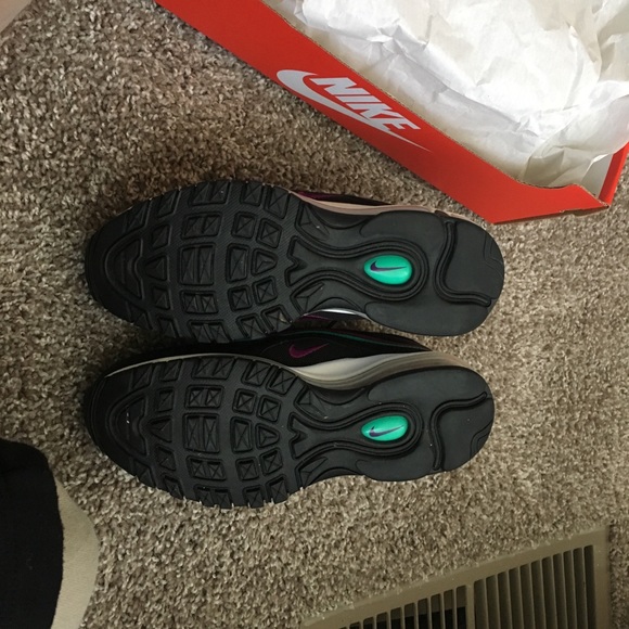 Air max 97s Grapes - Picture 7 of 8